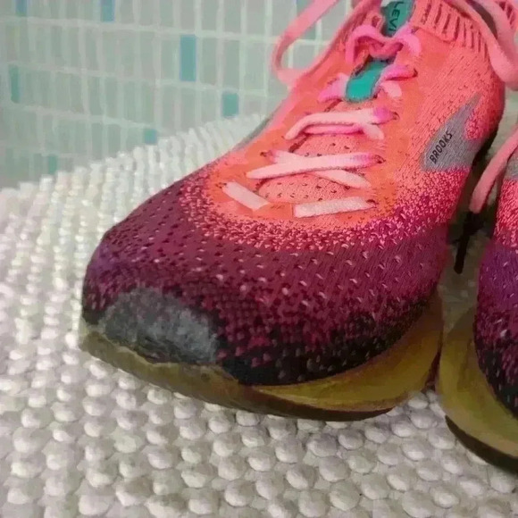 Brooks Women's Levitate 2 Purple/Pink Athletic Running Shoes - Picture 4 of 13